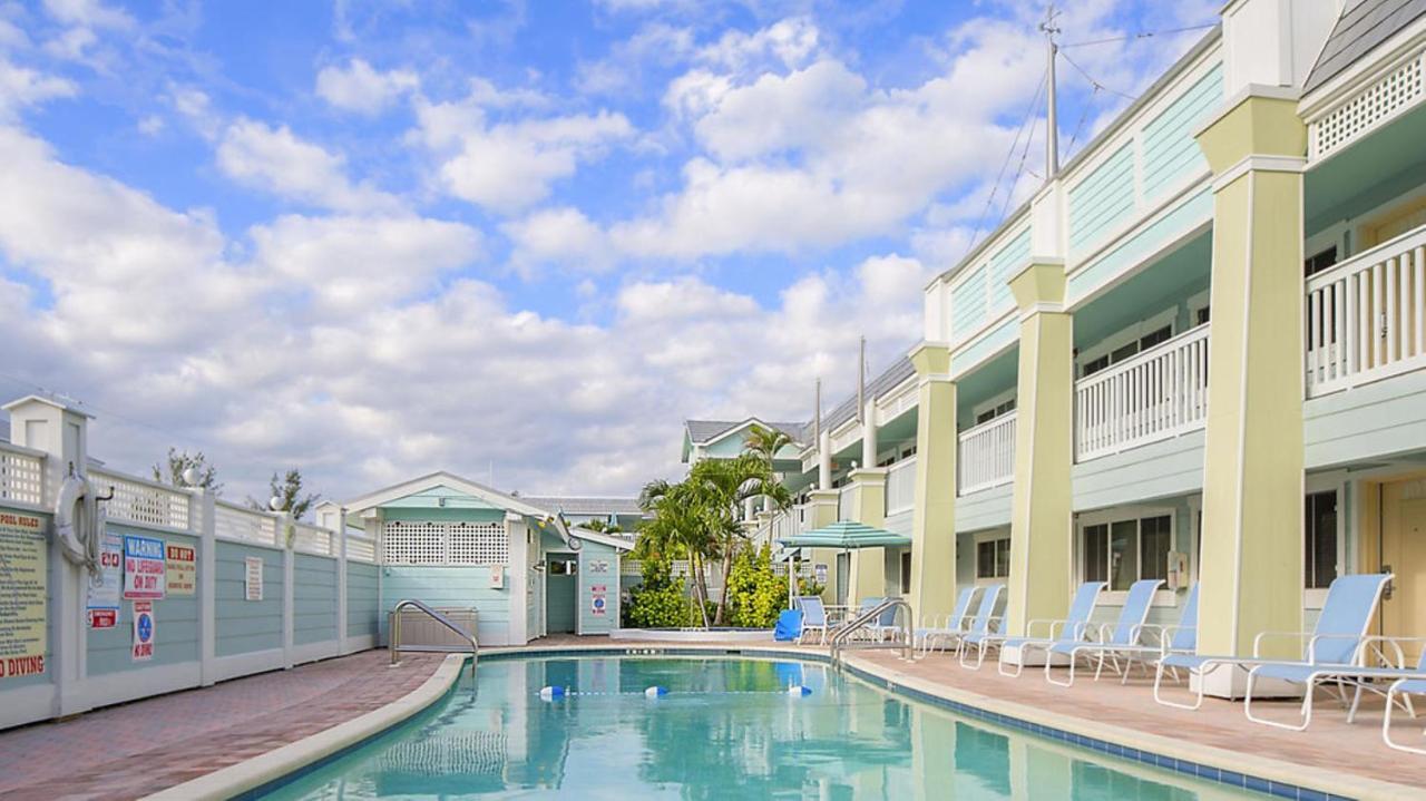 Resort Sixty-Six โฮล์มส์ บีช ภายนอก รูปภาพ