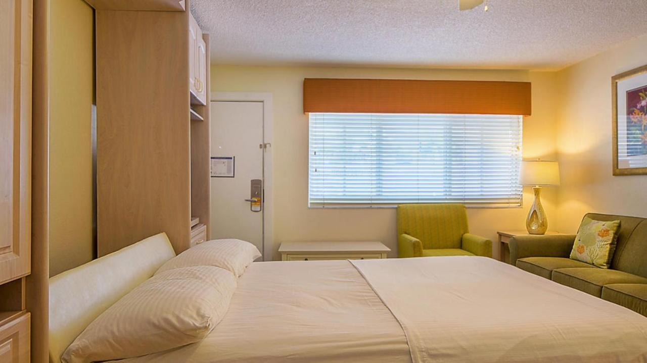 Resort Sixty-Six โฮล์มส์ บีช ภายนอก รูปภาพ